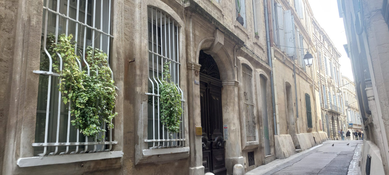 Vue de la rue du cabinet